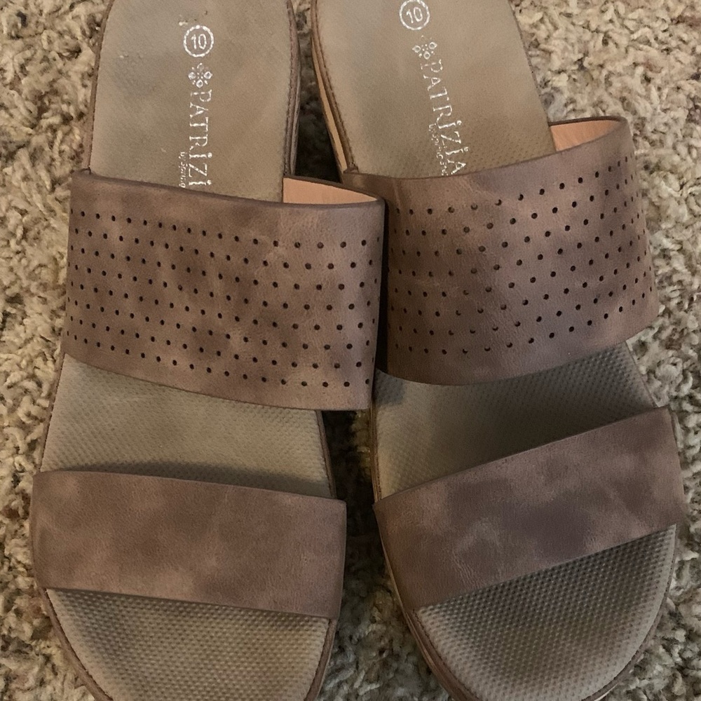 Brand new cute sandals size 10